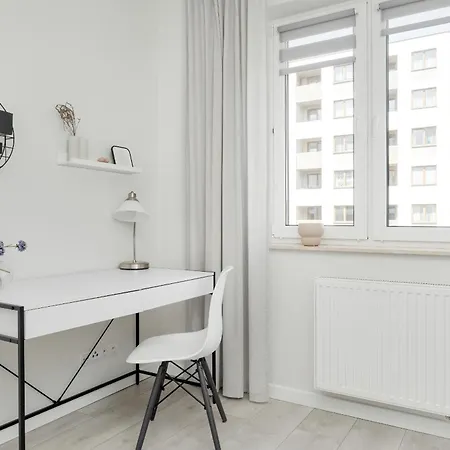 شقة Miedziana Bright With Balcony & Parking By Renters *