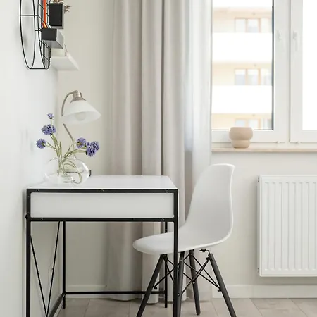 Miedziana Bright With Balcony & Parking By Renters شقة