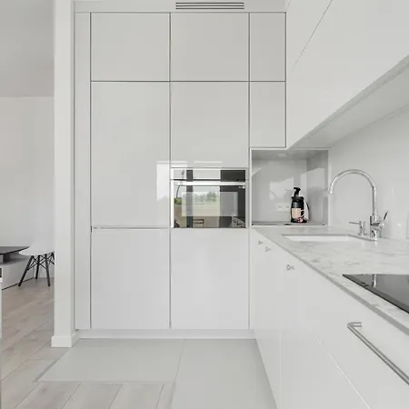 شقة Miedziana Bright With Balcony & Parking By Renters