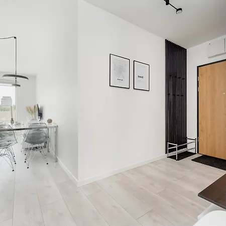 Miedziana Bright With Balcony & Parking By Renters شقة *