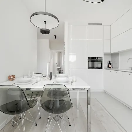 Miedziana Bright With Balcony & Parking By Renters شقة