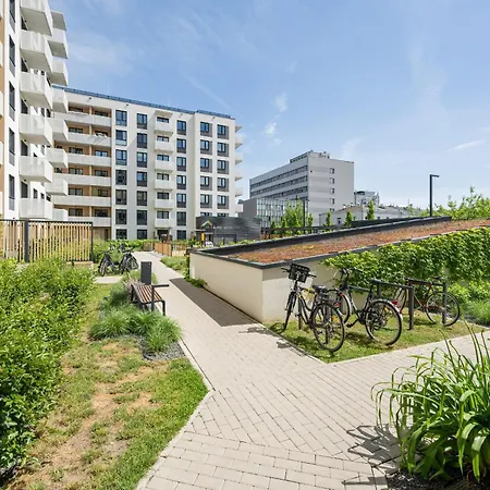 شقة Miedziana Bright With Balcony & Parking By Renters